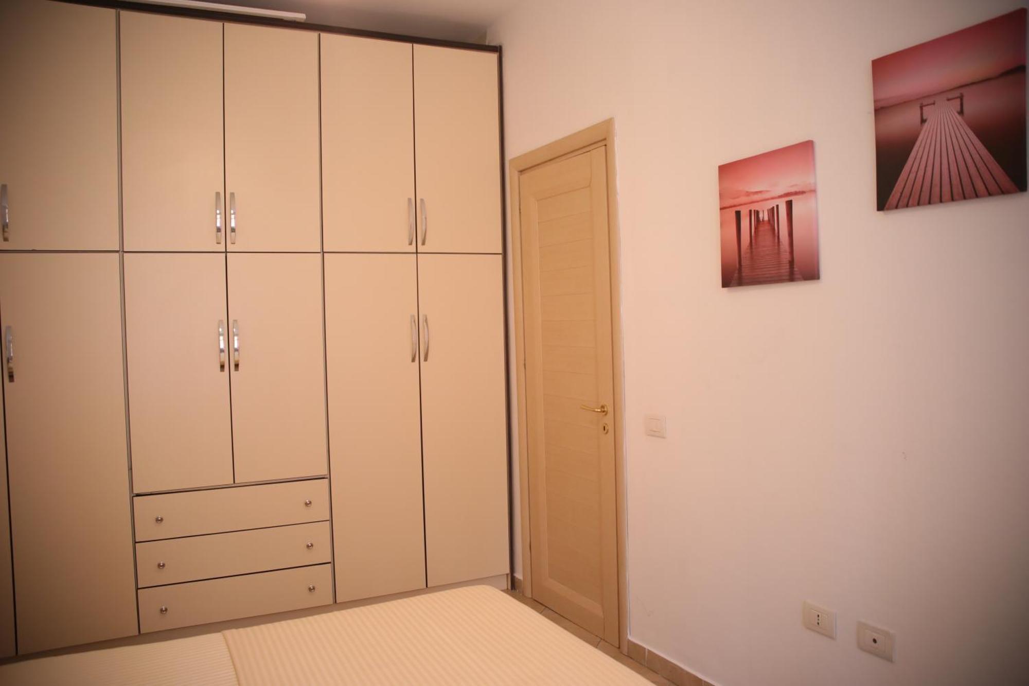 Pleasant Apartment With Free Dedicated Parking In Komuna E Parisit Тирана Екстериор снимка